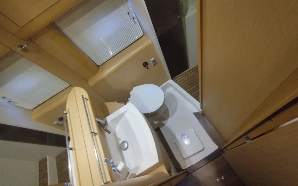slider 8 Beneteau Monte Carlo 42
