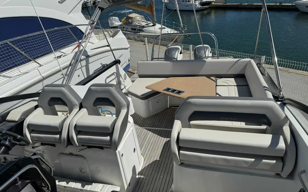 slider 0 Beneteau Flyer 10