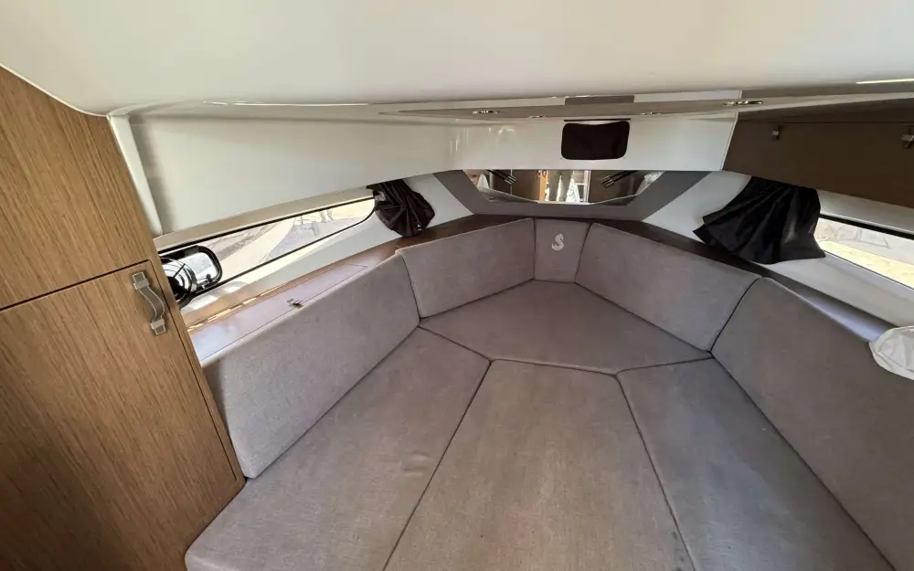 slider 5 Beneteau Flyer 10