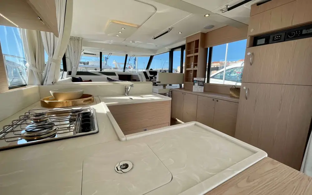 slider 8 Beneteau Swift Trawler 41 Fly