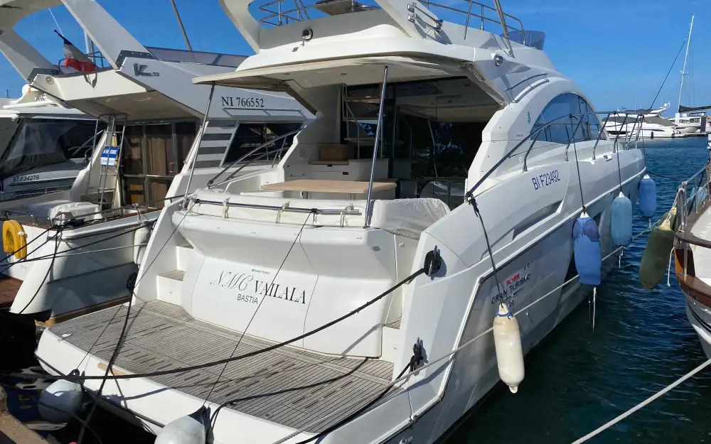 slider 1 Beneteau Gran Turismo 49 Fly