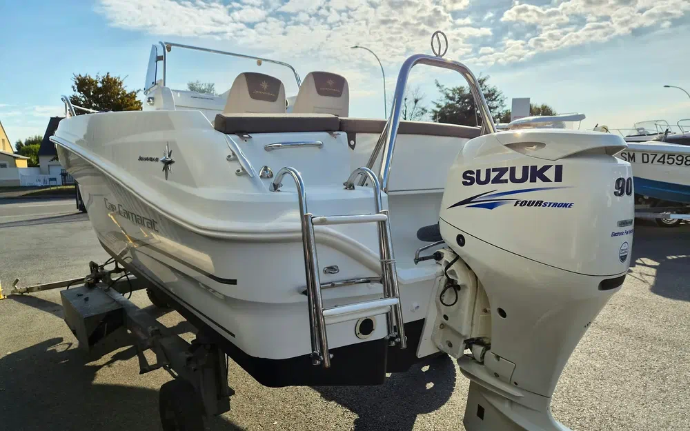 slider 1 Jeanneau Cap Camarat 5.5 CC Serie 2
