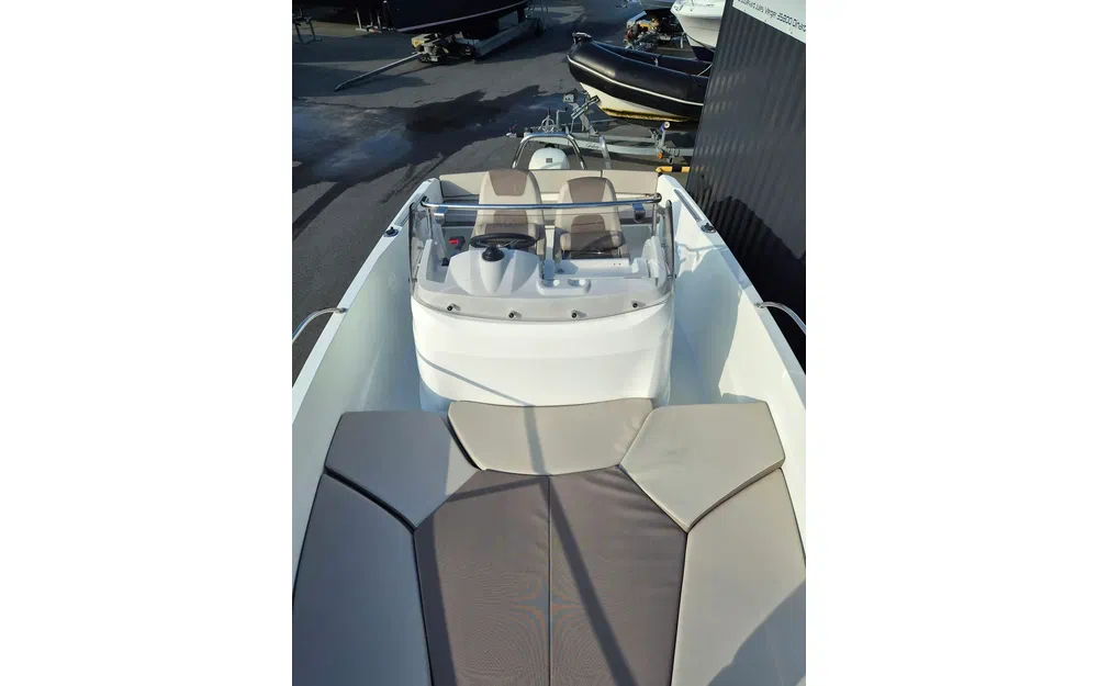 slider 6 Jeanneau Cap Camarat 5.5 CC Serie 2