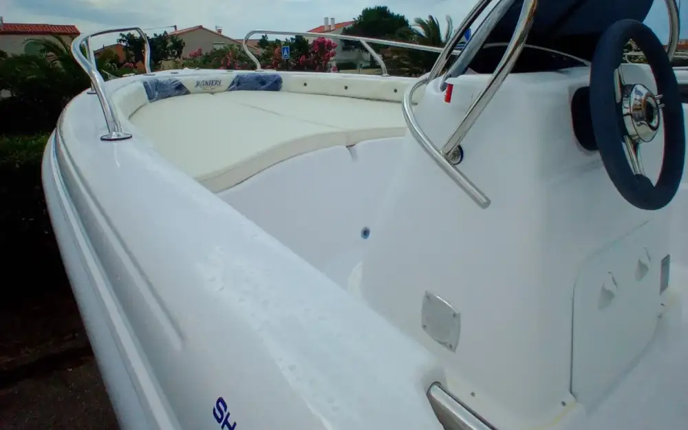 slider 5 Ranieri Shark 17