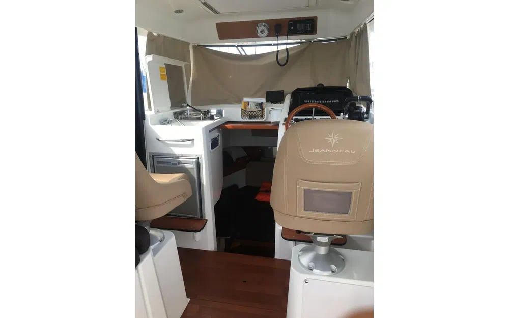 slider 4 Jeanneau Merry Fisher 855