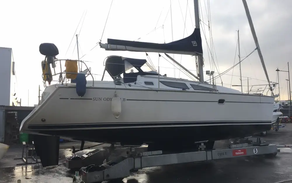 JeanneauSun Odyssey 35