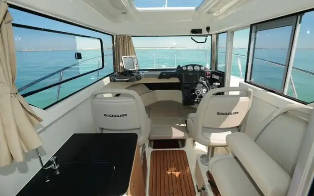 slider 5 Quicksilver  755 Pilothouse
