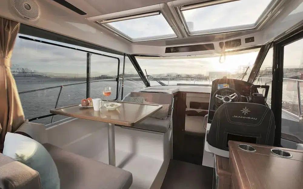 slider 2 Jeanneau Merry Fisher 895