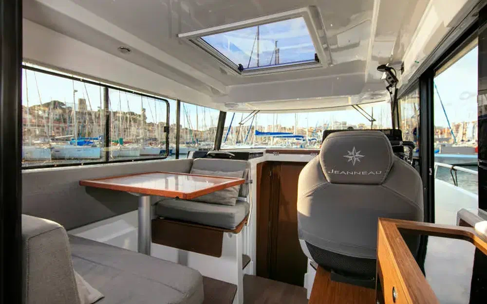 slider 2 Jeanneau Merry Fisher 895