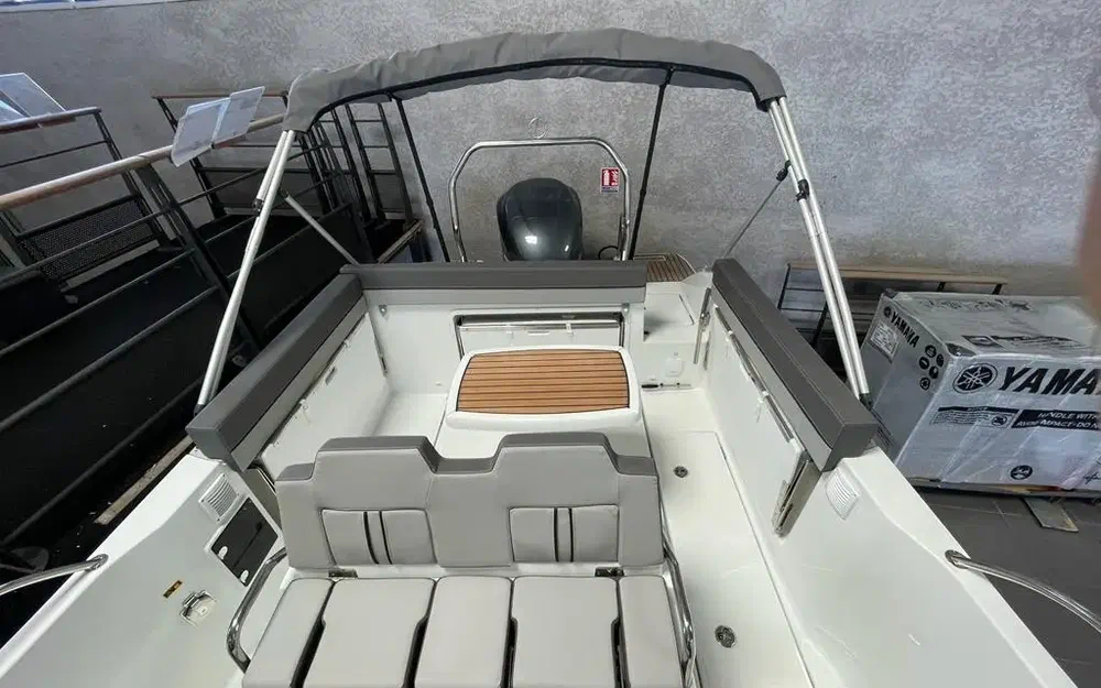 slider 6 Jeanneau Cap Camarat 7.5 WA