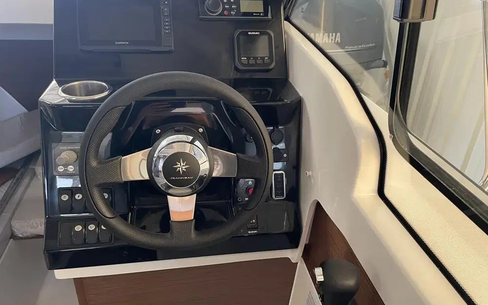 slider 10 Jeanneau Merry Fisher 695