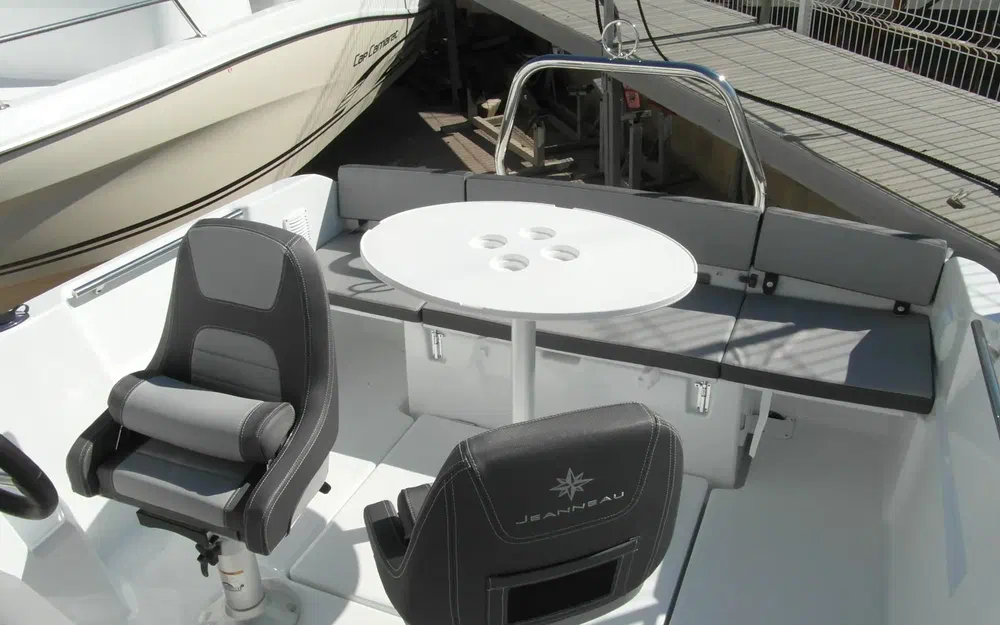 slider 1 Jeanneau Cap Camarat 5.5 WA