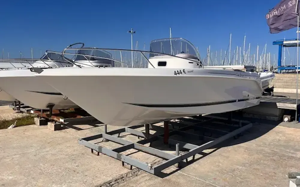 B2 MarineB2 Marine 652 Open