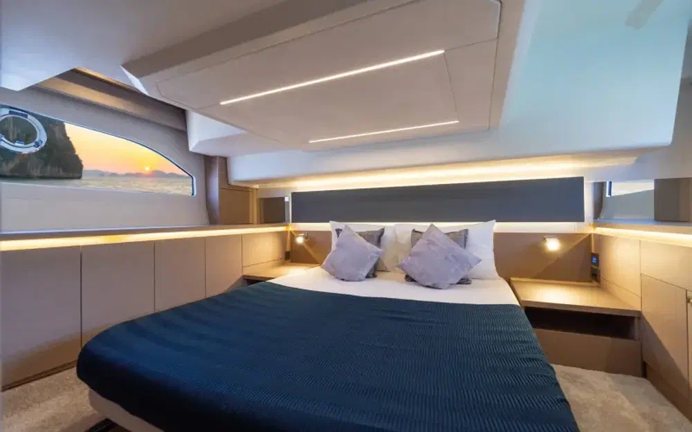 slider 3 Prestige Yachts 420 Fly