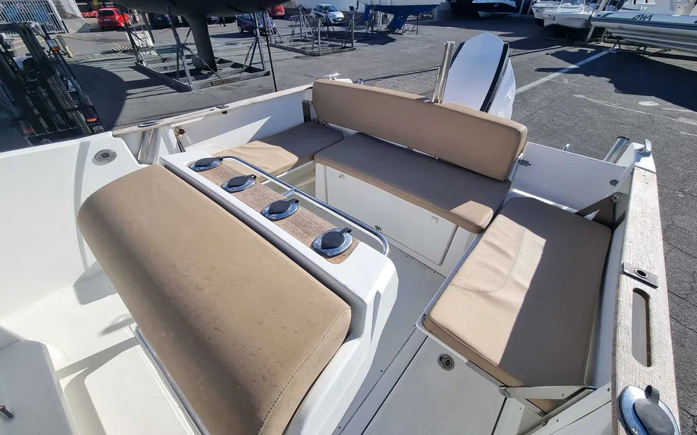 slider 6 Jeanneau Cap Camarat 7.5 CC