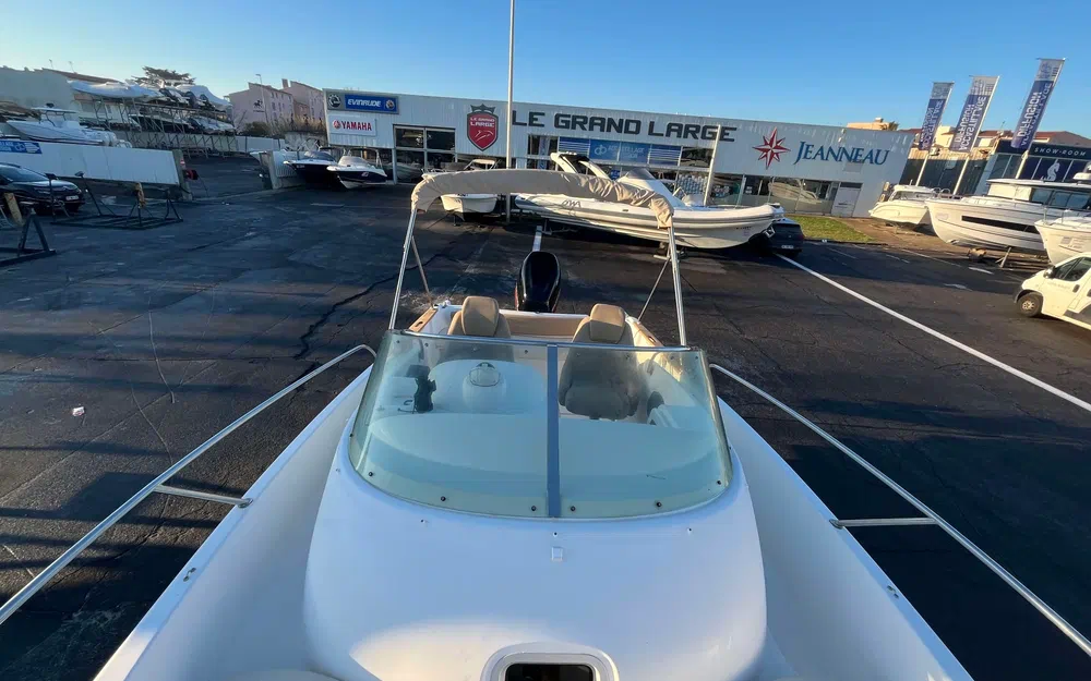 slider 4 Jeanneau Cap Camarat 755