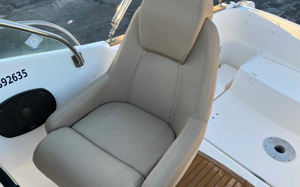 slider 5 Jeanneau Cap Camarat 755