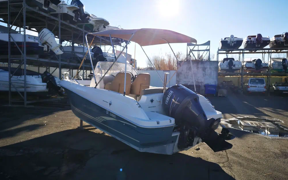 slider 5 Jeanneau Cap Camarat 6.5 WA