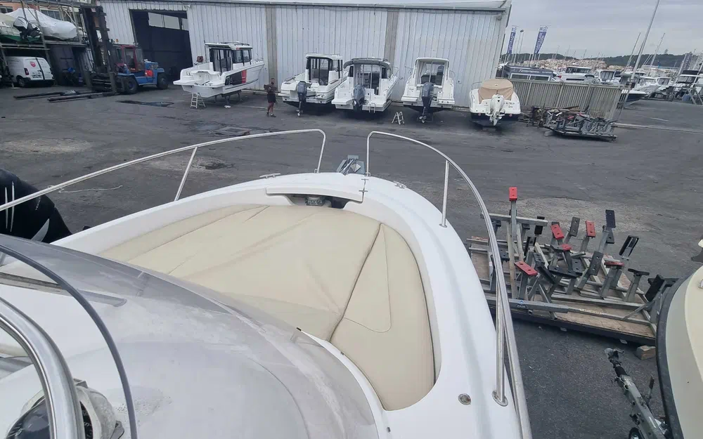 slider 9 Jeanneau Cap Camarat 715