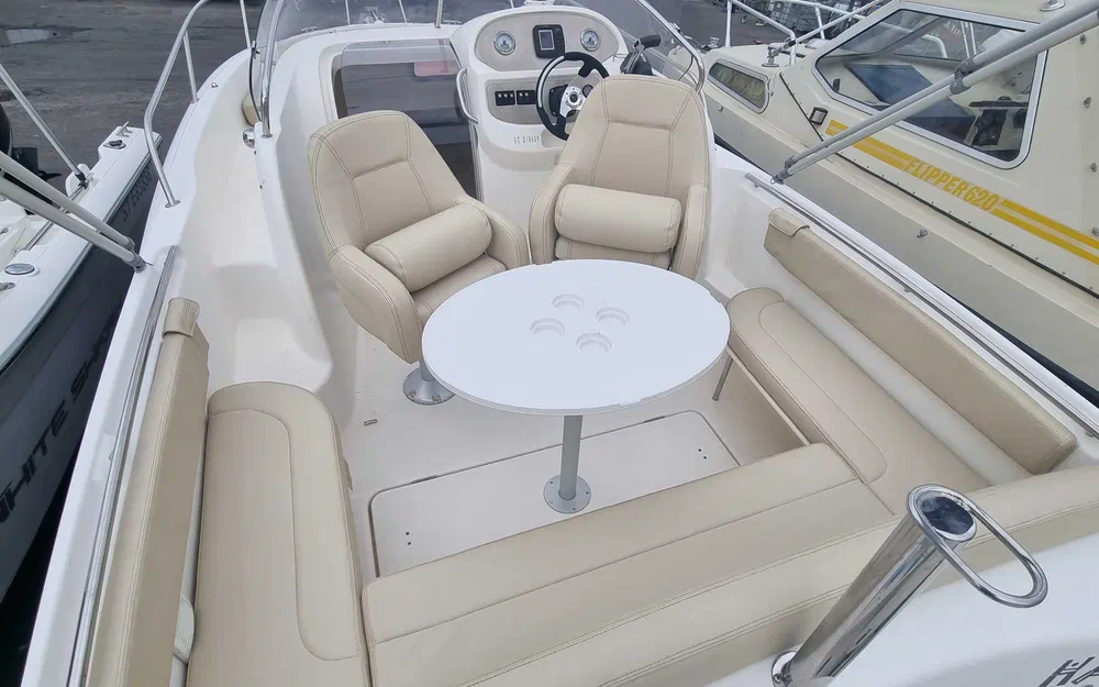 slider 1 Jeanneau Cap Camarat 715