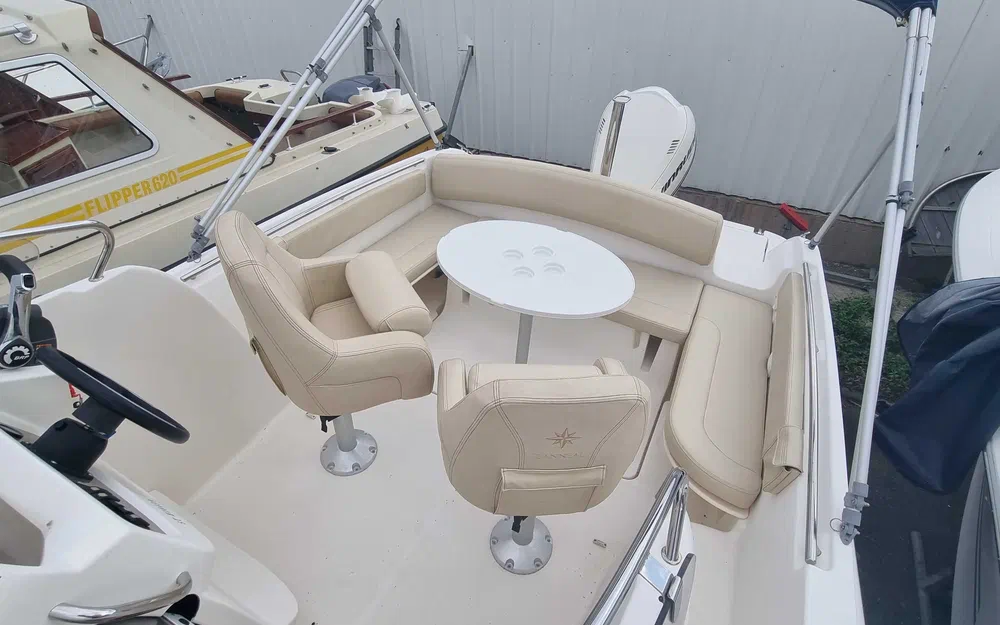 slider 3 Jeanneau Cap Camarat 715