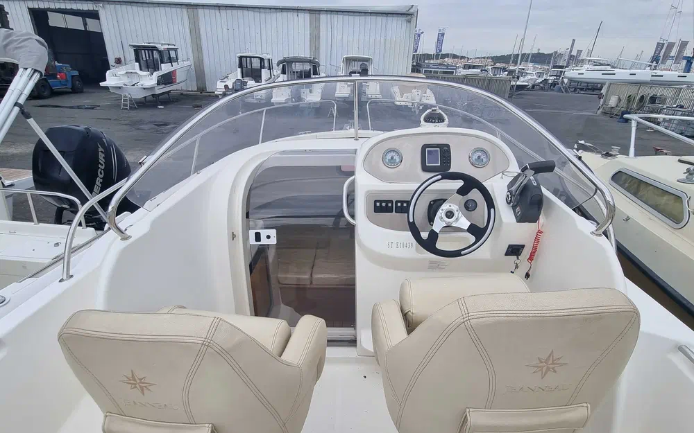 slider 4 Jeanneau Cap Camarat 715