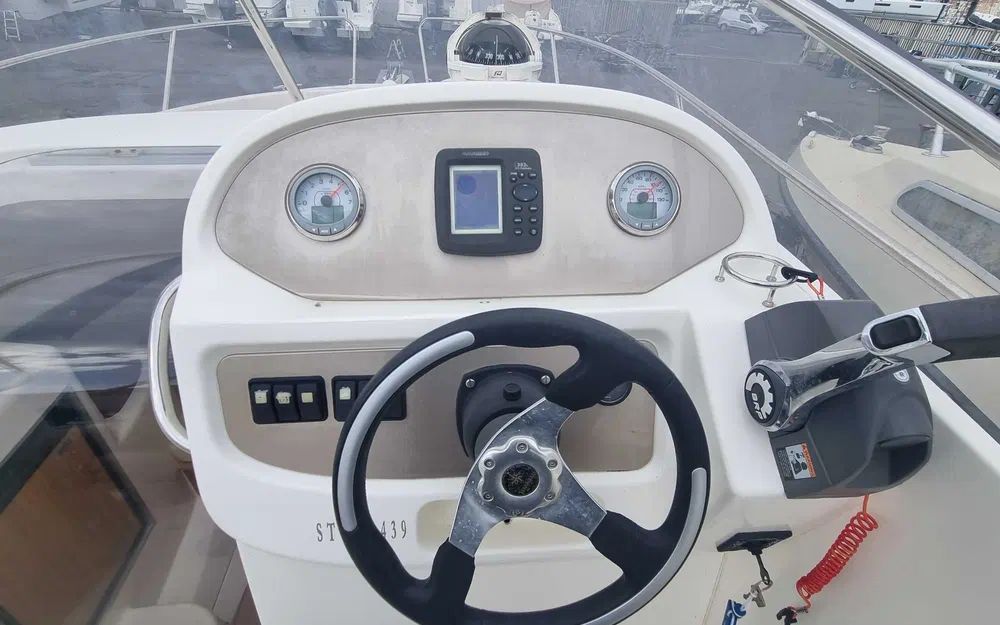 slider 6 Jeanneau Cap Camarat 715