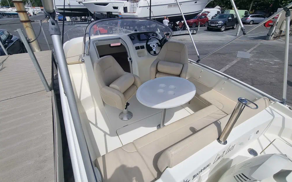 slider 3 Jeanneau Cap Camarat 635