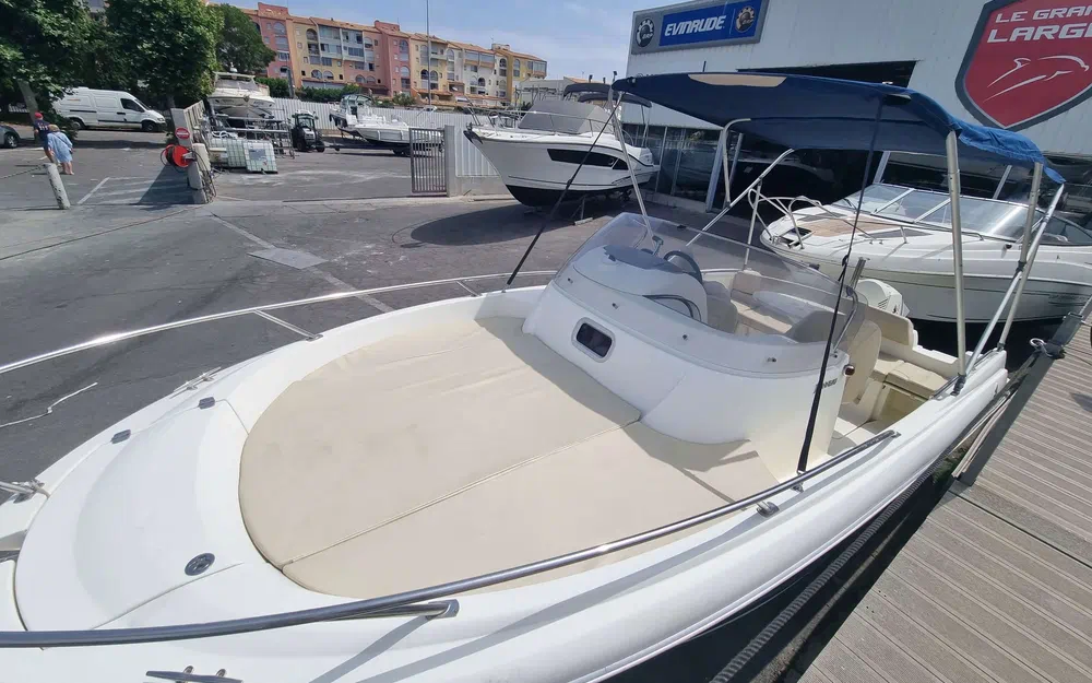 slider 4 Jeanneau Cap Camarat 635