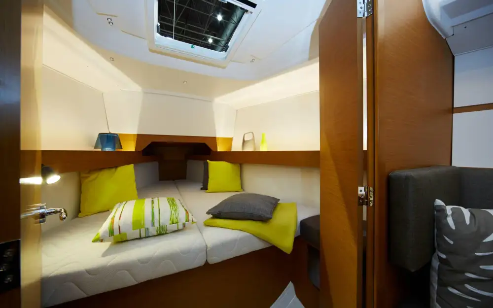 slider 11 Jeanneau Sun Odyssey 349