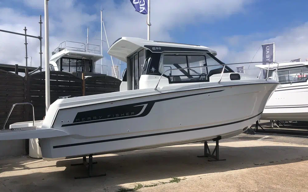 slider 1 Jeanneau Merry Fisher 695