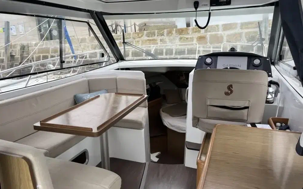 slider 1 Beneteau Antares 8.80