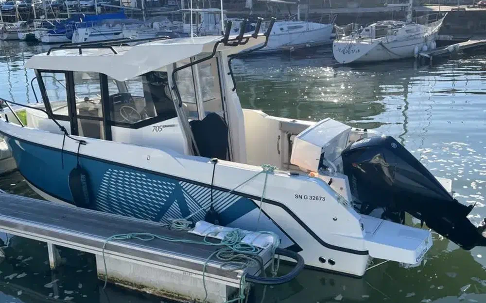 slider 0 Quicksilver Activ 705 Pilothouse