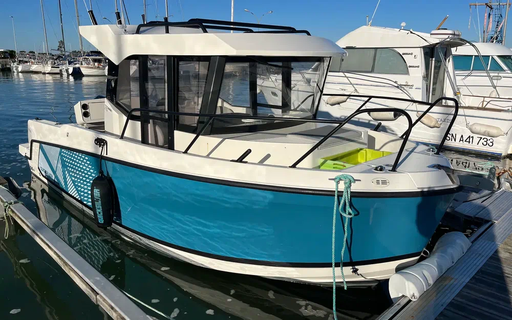 slider 8 Quicksilver Activ 705 Pilothouse