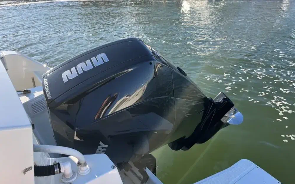 slider 2 Quicksilver Activ 705 Pilothouse