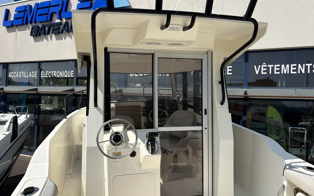 slider 2 Quicksilver Activ 705 Pilothouse