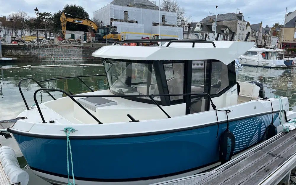 slider 3 Quicksilver Activ 705 Pilothouse