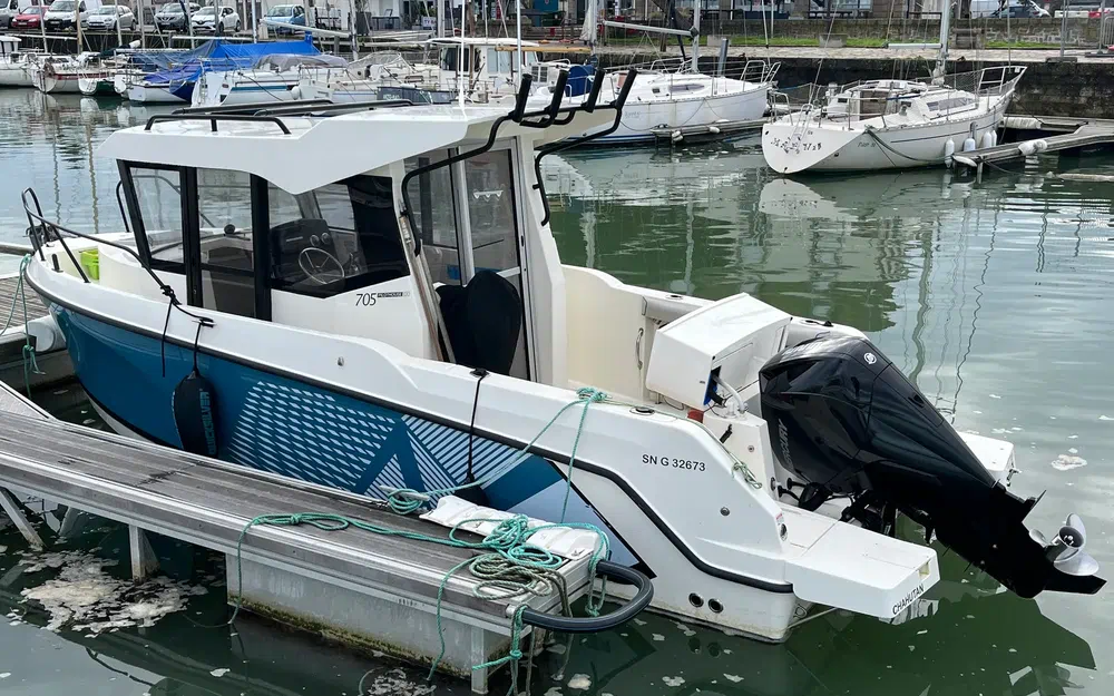 slider 4 Quicksilver Activ 705 Pilothouse