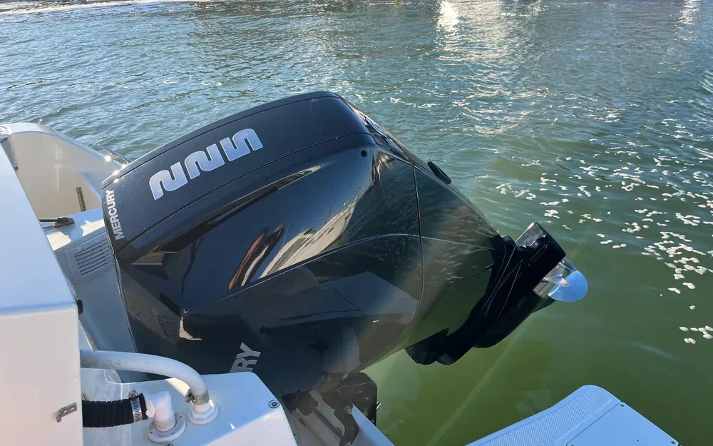 slider 5 Quicksilver Activ 705 Pilothouse