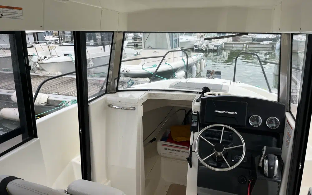 slider 6 Quicksilver Activ 705 Pilothouse