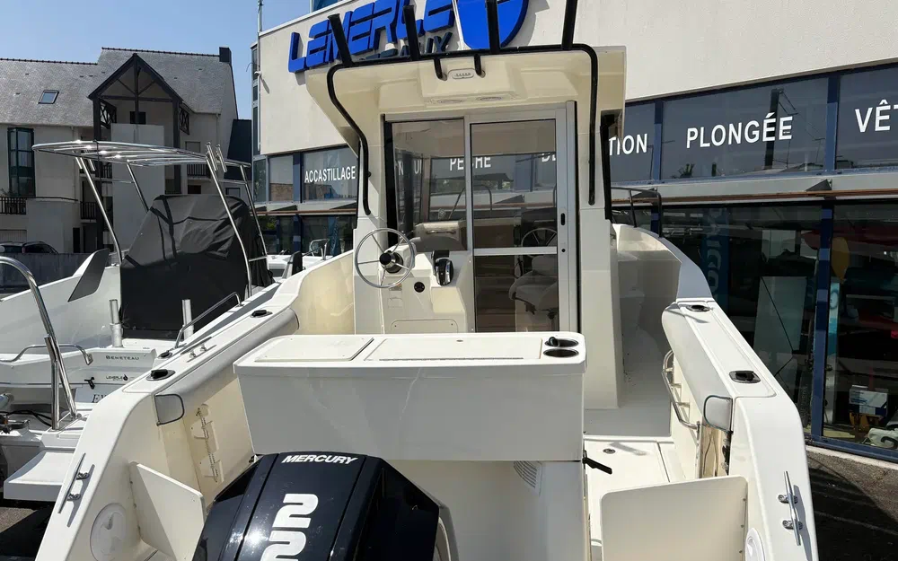 slider 7 Quicksilver Activ 705 Pilothouse