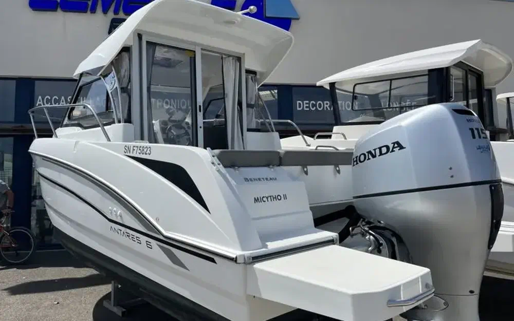 slider 0 Beneteau Antares 6 OB