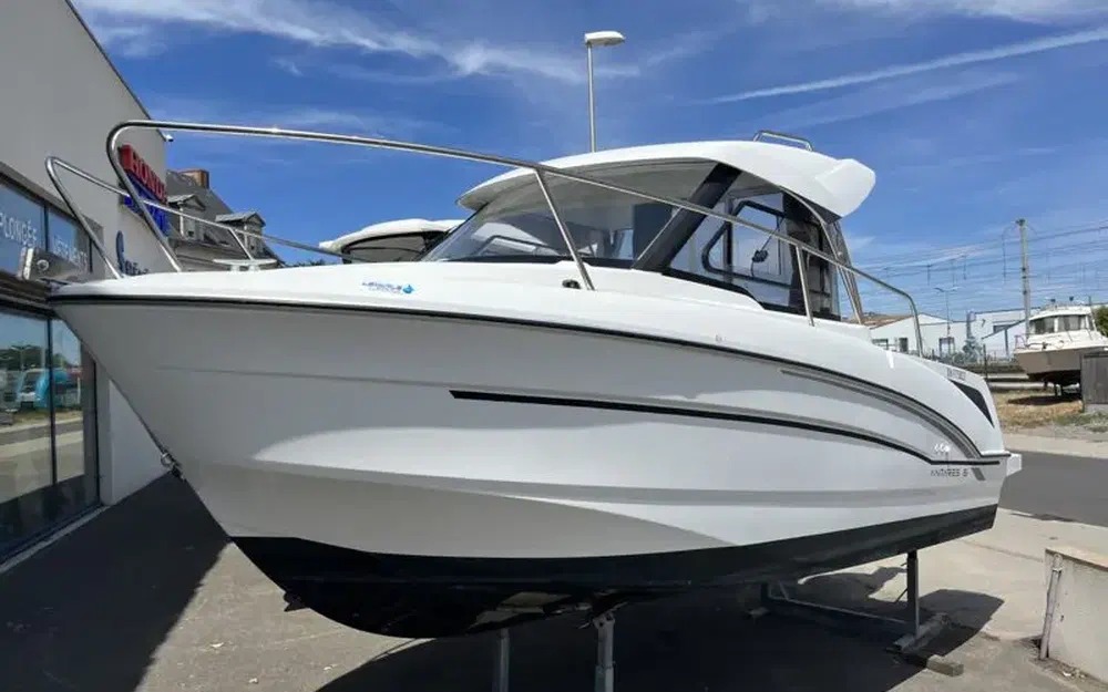 slider 1 Beneteau Antares 6 OB
