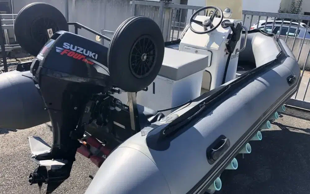 slider 3 Bombard Typhoon 420