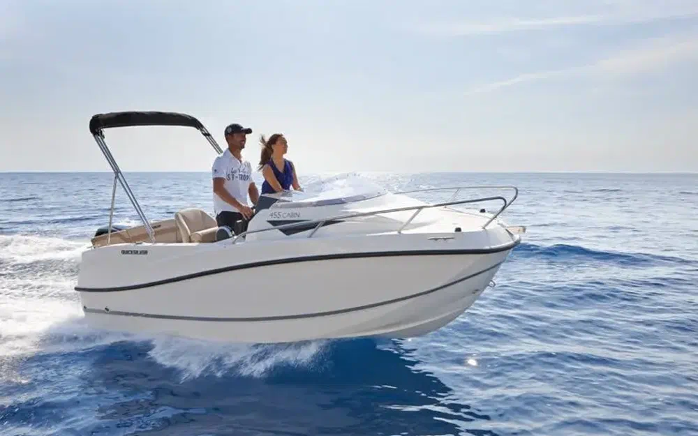 QuicksilverActiv 455 Cabin