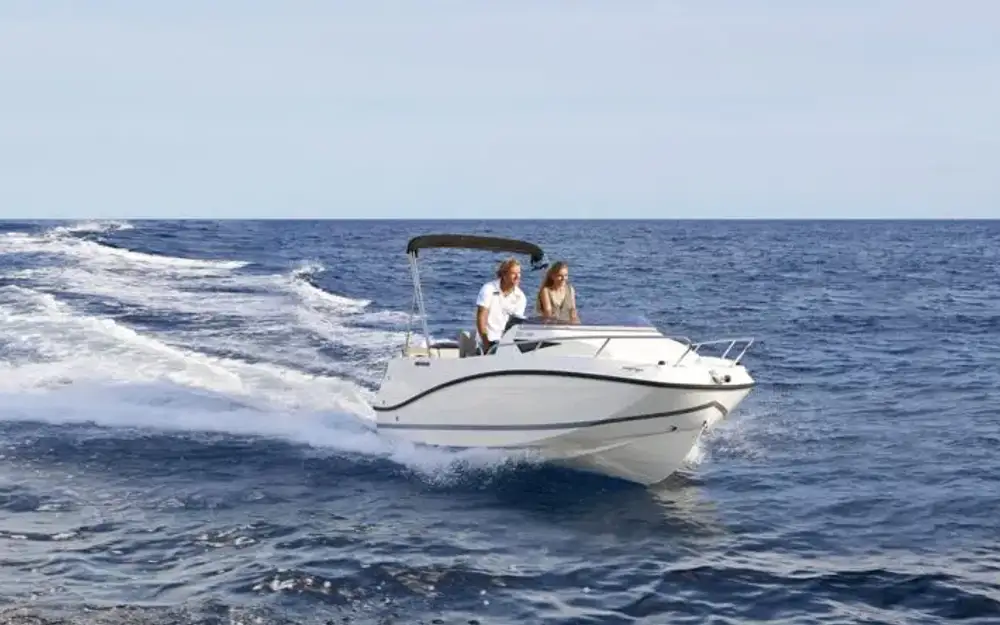 QuicksilverActiv 505 Cabin