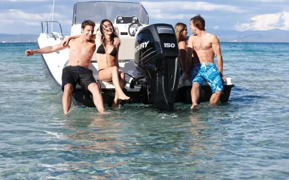 slider 1 Quicksilver 675 Sundeck