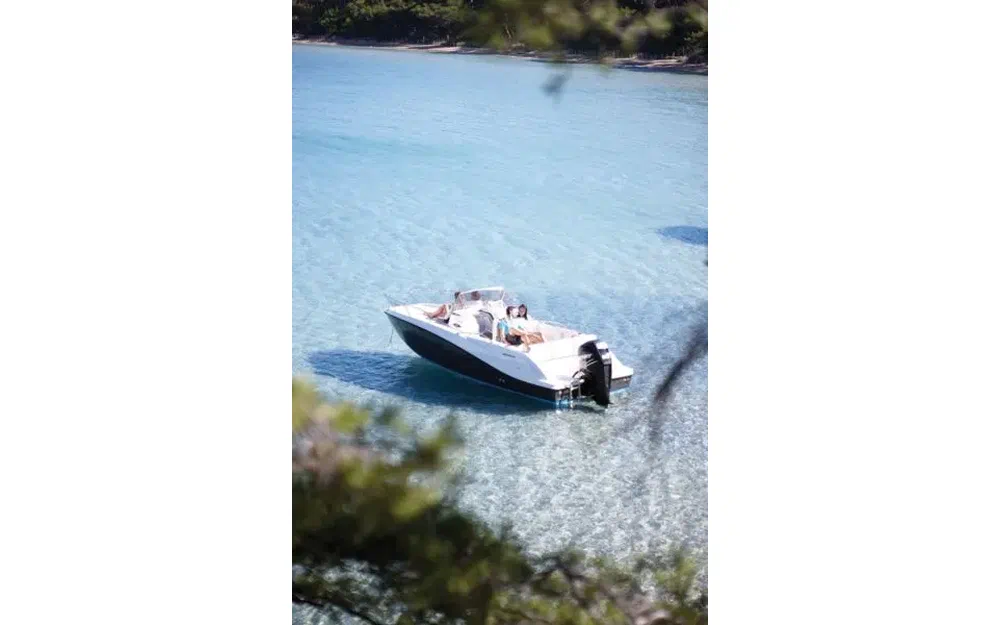 slider 2 Quicksilver 675 Sundeck