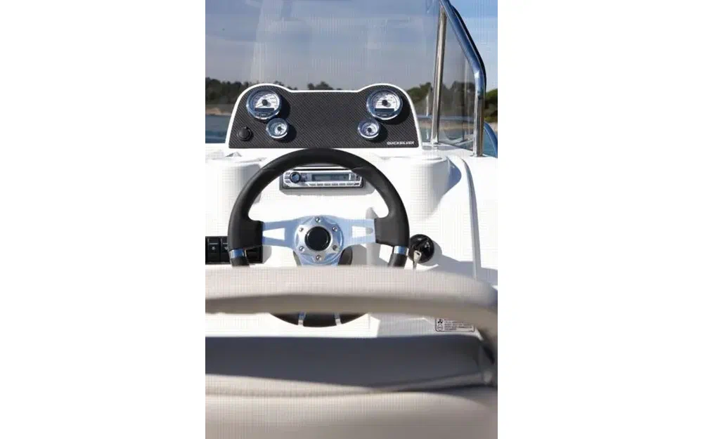 slider 5 Quicksilver 675 Sundeck