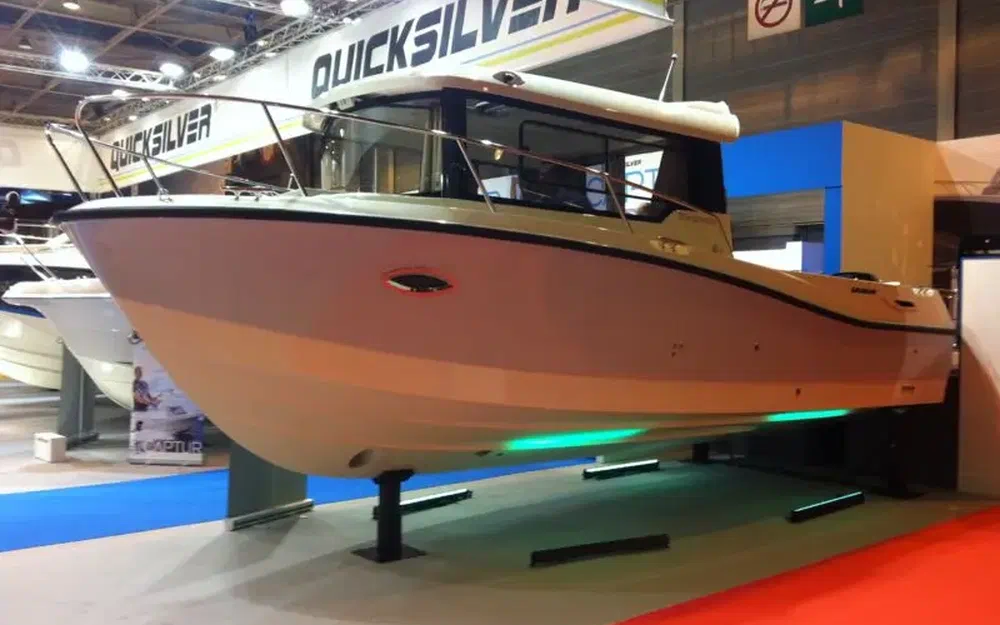 slider 0 Quicksilver 755 Pilothouse